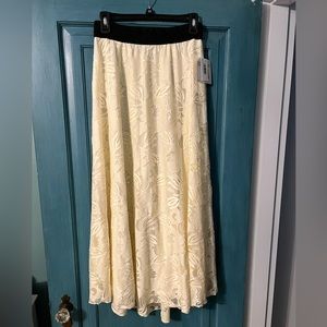 LuLaRoe Lucy Skirt